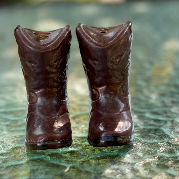 Western Cowboy boots Salt & Pepper Shakers - Picture 1 of 7